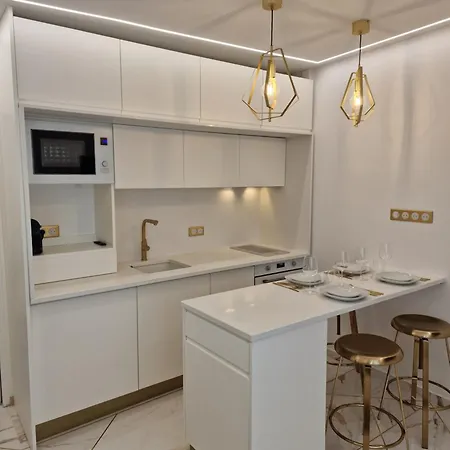 - Montmartre Apartment *
